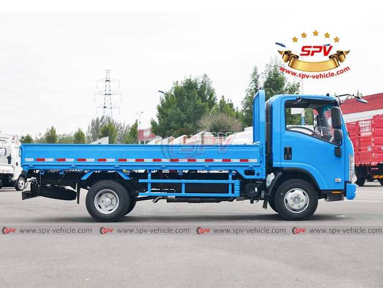 ISUZU KV100 Goods Box Lorry - Right Side